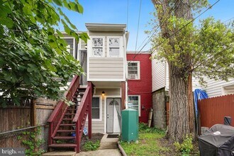 330 20th St NE, Unit Apt 2 - 330 20th St NE in Washington, DC - Foto de edificio - Building Photo