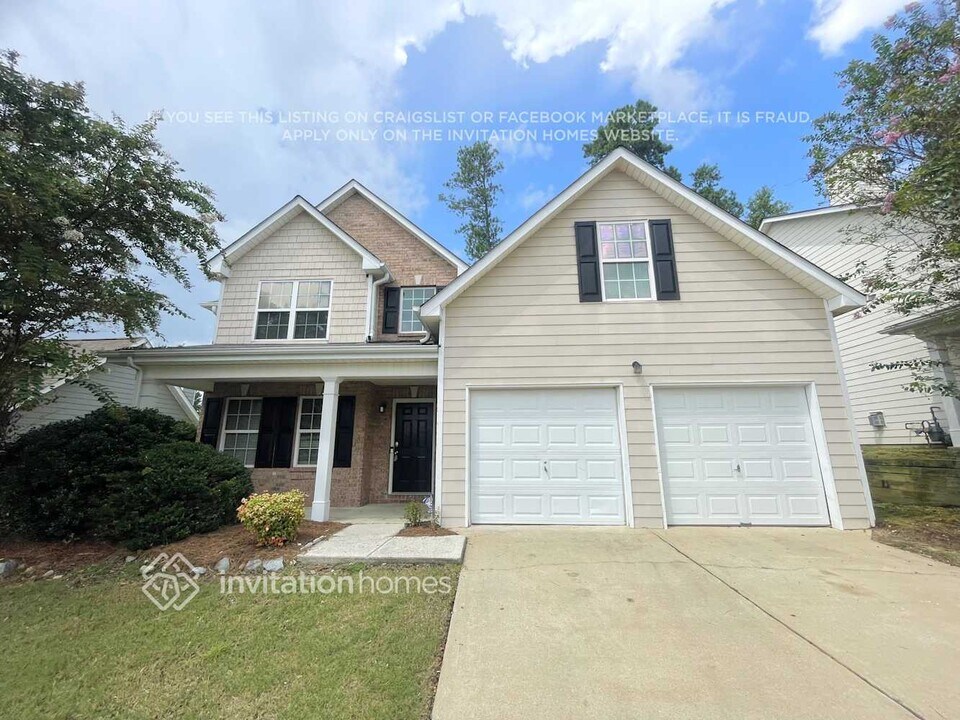 556 S Fortune Way in Dallas, GA - Building Photo