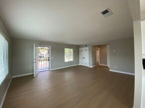 1401 Montgomery Dr in Vista, CA - Building Photo - Building Photo