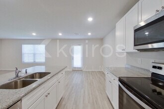 321 Monarch Ln in Pensacola, FL - Foto de edificio - Building Photo