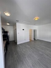 16934 SW 92nd St Cir, Unit studio in Miami, FL - Building Photo - Building Photo