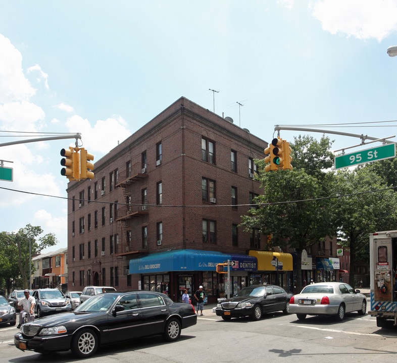 94-10-94-20 37th Ave in Jackson Heights, NY - Building Photo