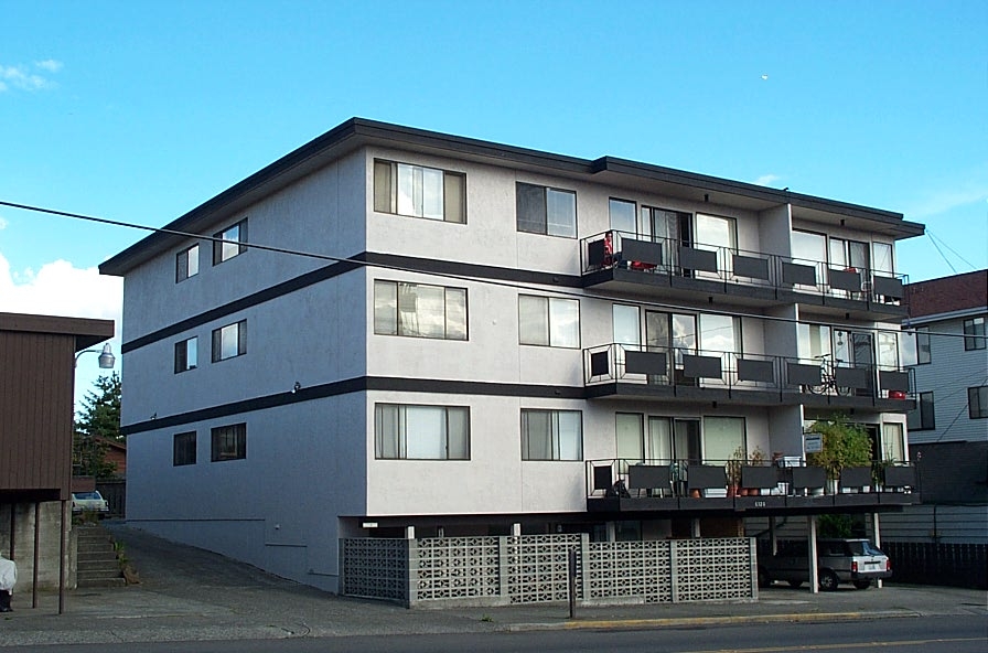 Nancy-Lee Apartments in Seattle, WA - Building Photo