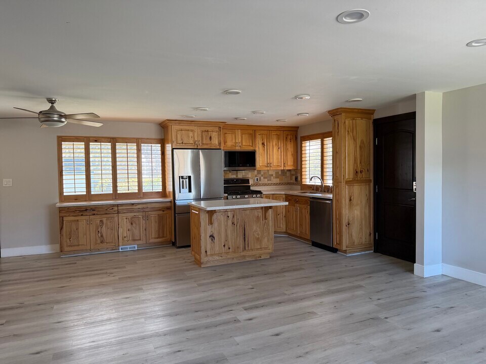 8060 830 E in Sandy, UT - Building Photo