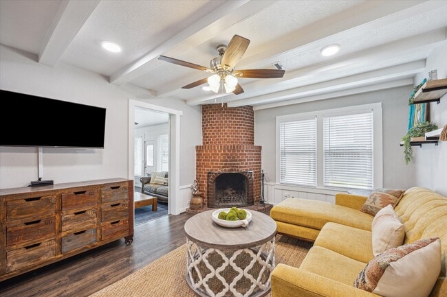 property at 711 S Tesch St