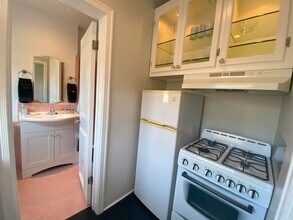 1728 El Cerrito Pl in Los Angeles, CA - Building Photo - Building Photo