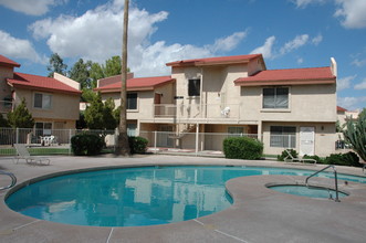 Mountain View Lakes in Phoenix, AZ - Building Photo - Building Photo