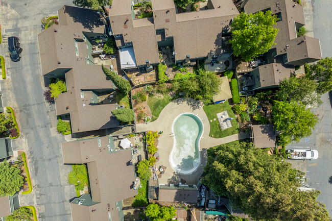 Falconcrest in Stockton, CA - Foto de edificio - Other