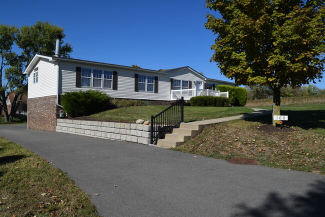 100 Circle Ln in Canonsburg, PA - Building Photo - Building Photo