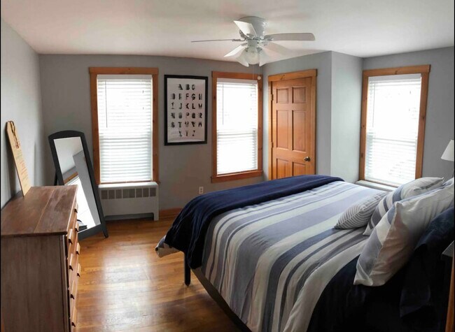 184 Thornton St, Unit 1 in Manchester, NH - Foto de edificio - Building Photo