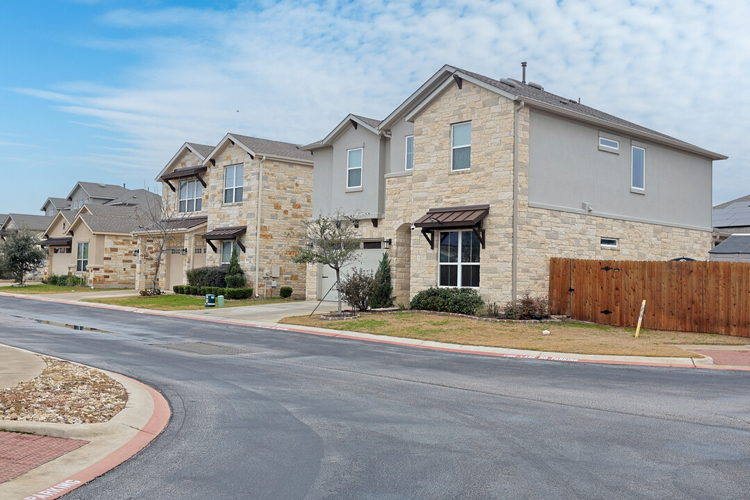 Diamond Oaks in Round Rock, TX - Building Photo