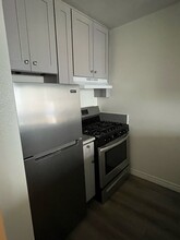 1632 N Formosa Ave, Unit 206 in Los Angeles, CA - Building Photo - Building Photo