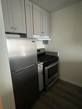 1632 N Formosa Ave, Unit 105 in Los Angeles, CA - Building Photo - Building Photo