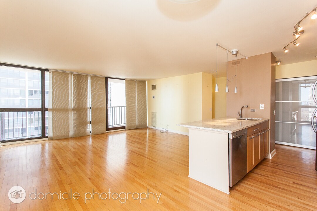 1540 N La Salle Dr, Unit 1804 in Chicago, IL - Building Photo