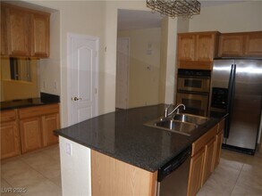 8133 Chestnut Hollow Ave in Las Vegas, NV - Building Photo - Building Photo