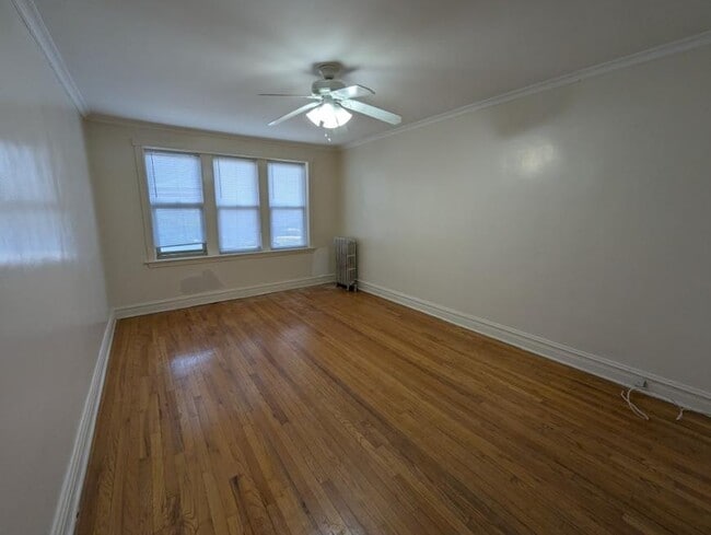 property at 4003 W Oakdale Ave