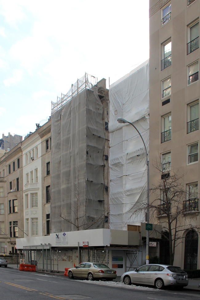 12 E 72nd St in New York, NY - Building Photo - Building Photo