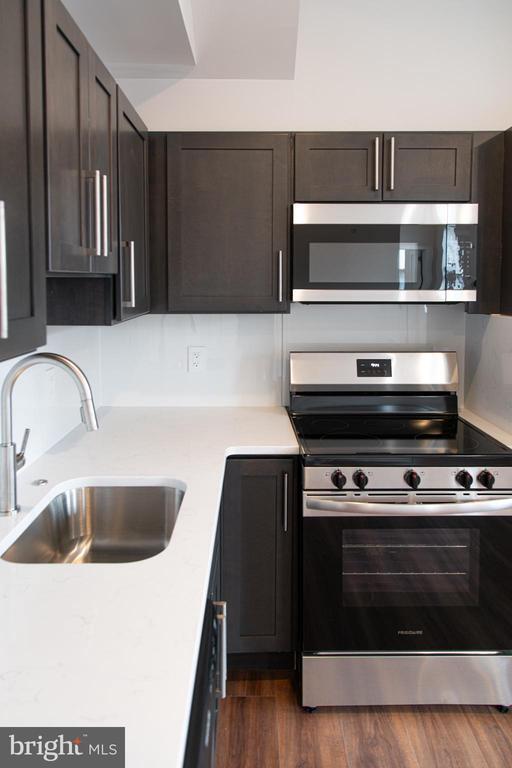 212 Manheim St in Philadelphia, PA - Building Photo - Building Photo