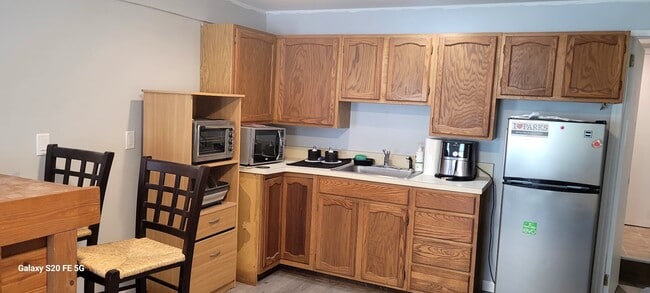 451 Perry Hill Rd, Unit Basement Efficiency