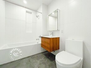 280 Meeker Ave-Unit -608 in Brooklyn, NY - Foto de edificio - Building Photo