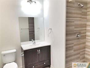 510 Hamilton St-Unit -201 in Franklin Township, NJ - Building Photo - Building Photo