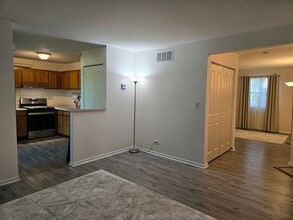 537 E Shag Bark Ln in Streamwood, IL - Building Photo - Building Photo