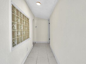 6661 Meade St in Hollywood, FL - Building Photo - Building Photo