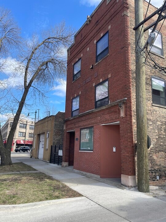 5115 W Agatite Ave in Chicago, IL - Building Photo