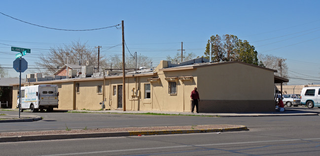 6718 Alameda Ave in El Paso, TX - Building Photo - Building Photo