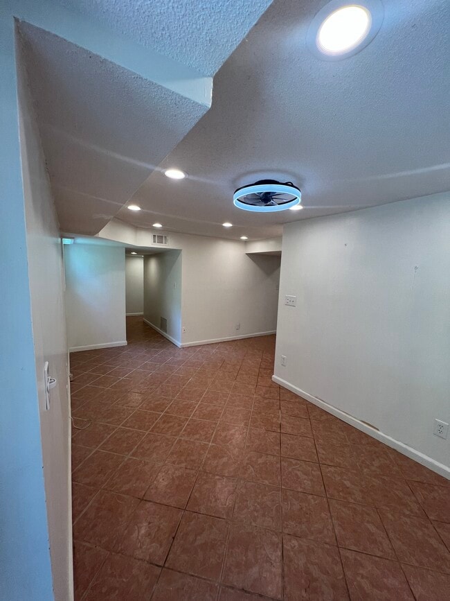 2210 Shamrock Dr in Decatur, GA - Building Photo - Building Photo