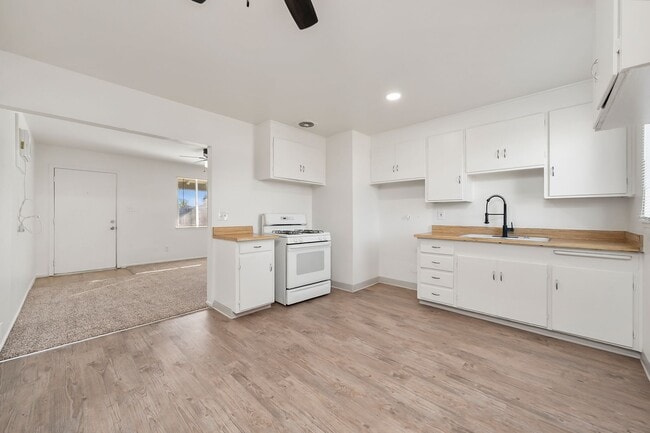 517 Elkhorn Blvd in Rio Linda, CA - Building Photo - Building Photo