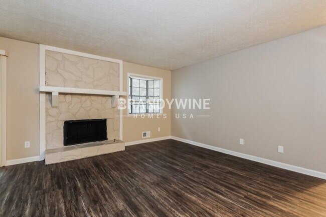 9347 Forest Knoll Dr in Jonesboro, GA - Building Photo - Building Photo