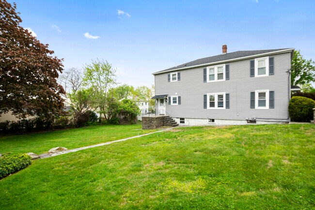 5 Goulart Ave, Unit 1 Goulart in Bristol, RI - Building Photo - Building Photo