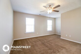 10900 Kaufman Farm Dr in Louisville, KY - Foto de edificio - Building Photo