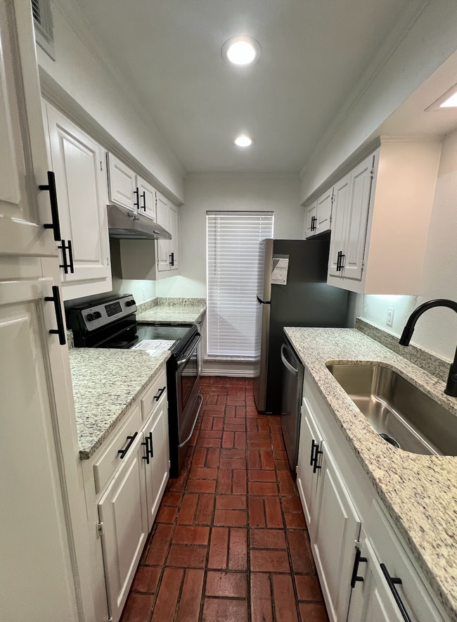 900 S Weatherred Dr