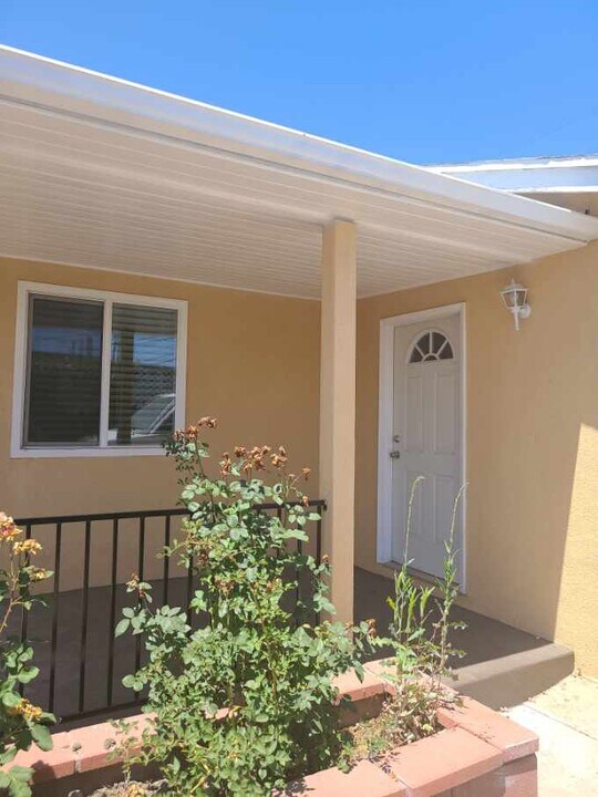 1531 W 71st St in Los Angeles, CA - Building Photo