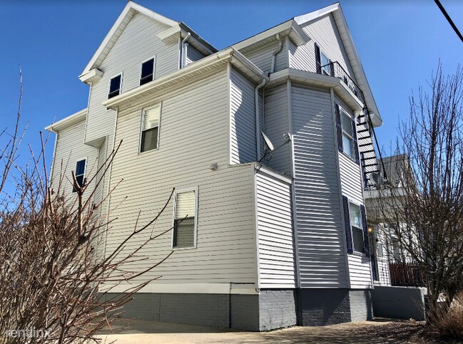 22 Lawrence St in Pawtucket, RI - Building Photo - Building Photo