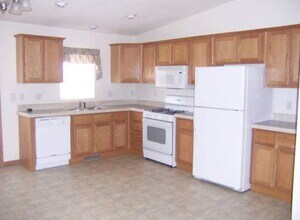2463 Carriage Dr in Milliken, CO - Building Photo - Building Photo