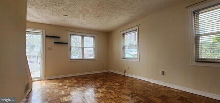 5830 Biscayne Dr in Alexandria, VA - Building Photo - Building Photo