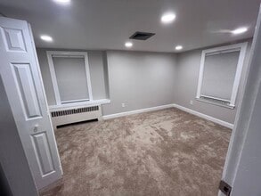 48 Aberdeen Rd in Framingham, MA - Foto de edificio - Building Photo