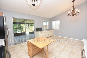 8212 Riverboat Dr in Tampa, FL - Foto de edificio - Building Photo