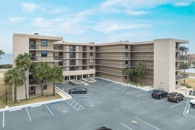 Fairwind Shores South in Ormond Beach, FL - Foto de edificio - Building Photo