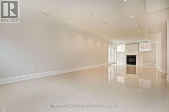 343 Horsham Ave in Toronto, ON - Building Photo - Building Photo