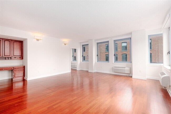 311 Washington St-Unit -3G in Jersey City, NJ - Building Photo - Building Photo