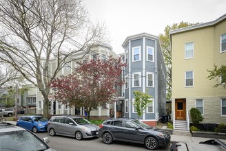 133 Erie St, Unit 2 in Cambridge, MA - Foto de edificio - Building Photo