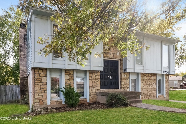 8704 4 Oaks Ct in Jeffersontown, KY - Building Photo - Building Photo