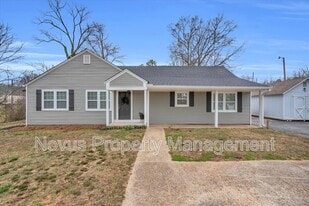 713 N Lakeshore Dr in Carrollton, GA - Building Photo