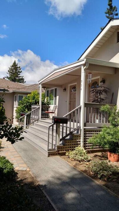 936 Alice Ln in Menlo Park, CA - Building Photo