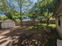 2111 Laura Ln photo'