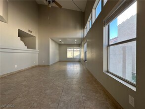 6987 Wineberry Dr in Las Vegas, NV - Building Photo - Building Photo
